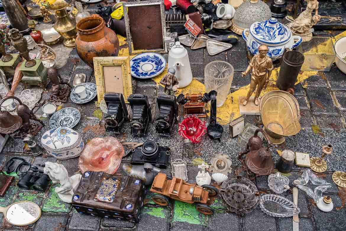 This image shows old second-hand items at the El Rastro flea market.