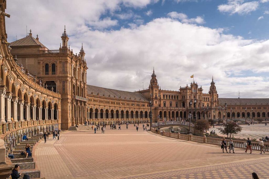 Panoramic view of the semicircular building in Plaza Espana.