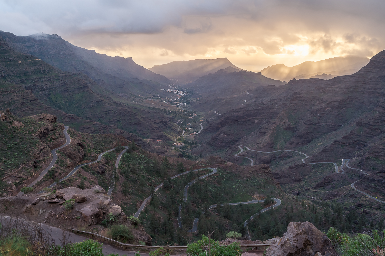 Panoramic view of the winding CG-605 road that leads to Mogan. This was one of the most scenic drives during our Gran Canaria road trip.