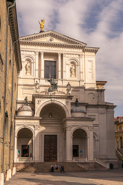 This is an image of the white facade of Bergamo Duomo.
