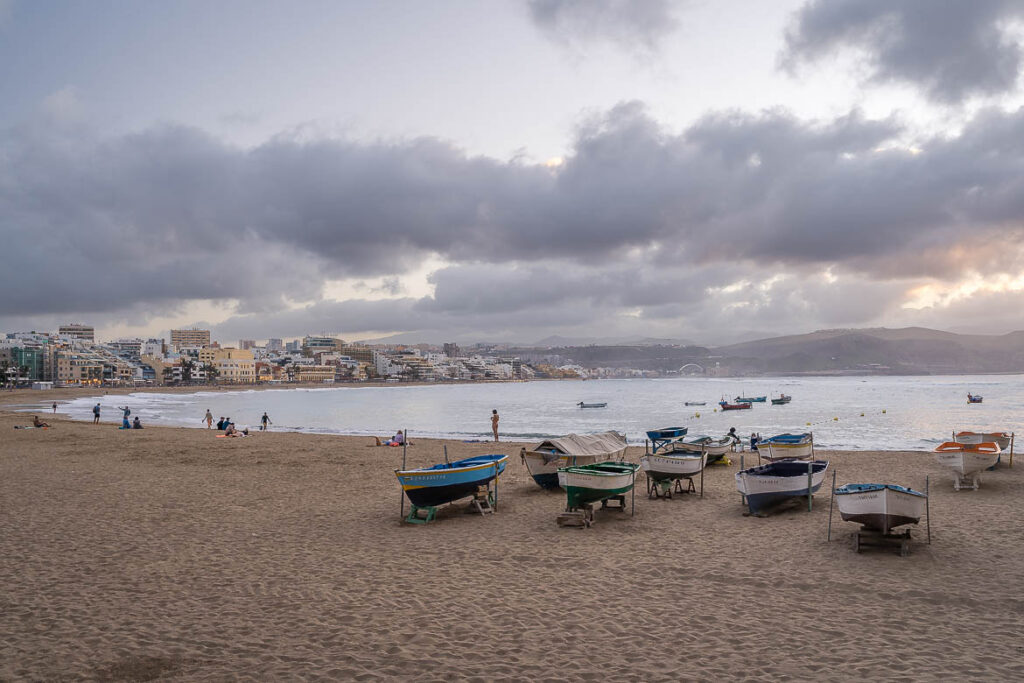 Panoramic view of Playa de las Canteras from la Puntilla. Small boats are placed quaintly on the golden sand.